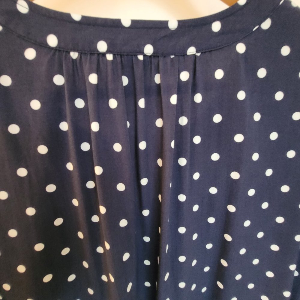 NEW WITHOUT TAGS - RELAXED POPOVER NAVY POLKA DOT BLOUSE - SIZE L - Picture 6 of 10